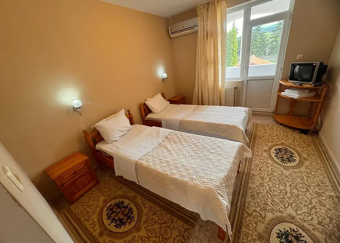 International Hotel *